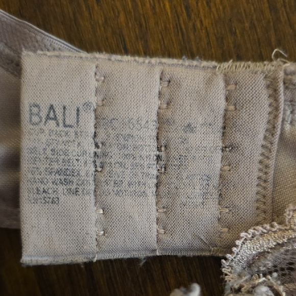 Bali Lace Underwire Bra in Light Purple - Picture 2 of 8